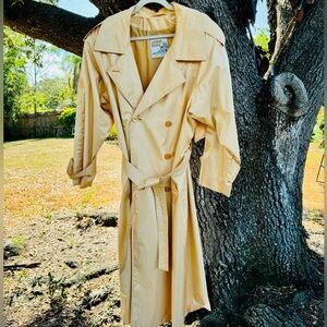 Vtg.London Fog-Gold shimmer double breasted trench with belt+2 pockets.Size 14